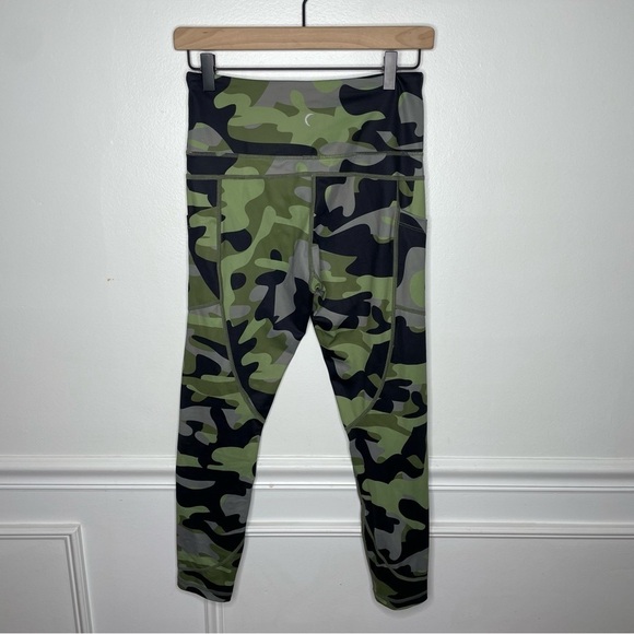 ZYIA Light N Tight Camo Legging Womens 6-8 Medium - Picture 3 of 8